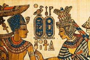papiro muestra rey y reina en el perfil con symbolos jeroglificos egipcios