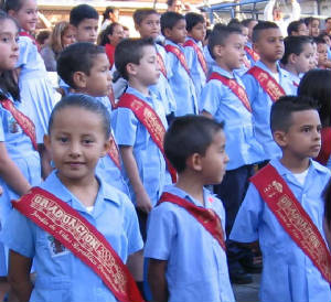 Lincey von Wiellgh graduacion Kinder