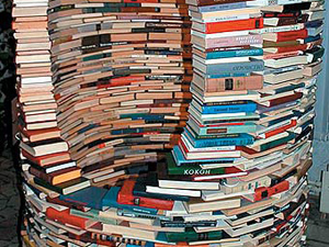 Todos los libros de conocimiento que valen, deben de estar en Internet disponible a todos.