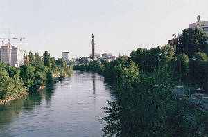 Die Donaukanaal wat deur die Stad loop