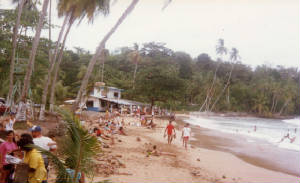 Click para ver Playa Bonita Limon en Grande